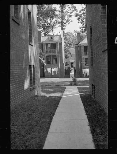 PovijesneFindings Foto: Zgrade, strukture, uličice, trotoari, linije odjeće, rublje, 1935